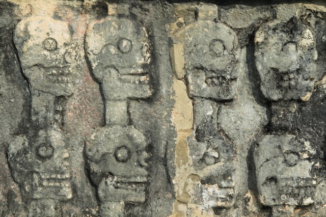 Totenkopfrelief an Tzompantli (Schädelmauer), Chichen Itza