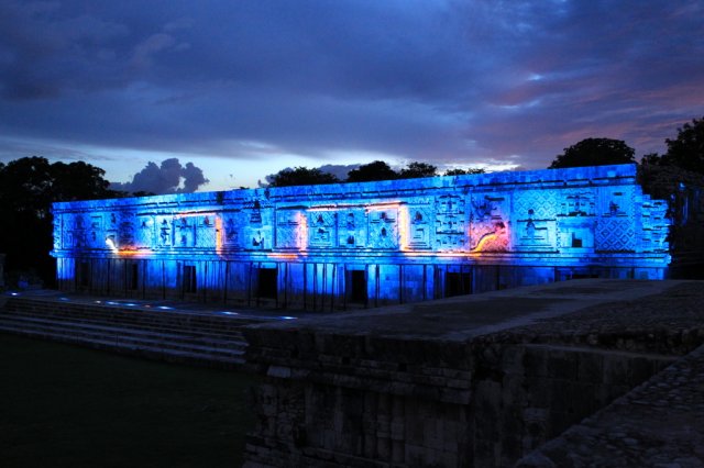 Licht- und Tonschau im Nonnen-Viereck, Uxmal