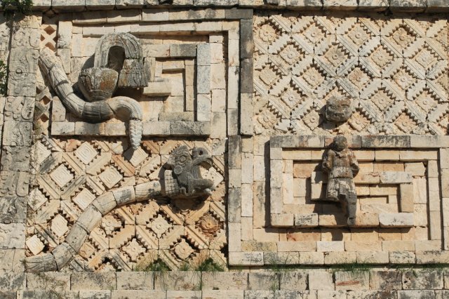 Reliefs und Vogel-Schlangen-Mann, Nonnen-Viereck, Uxmal
