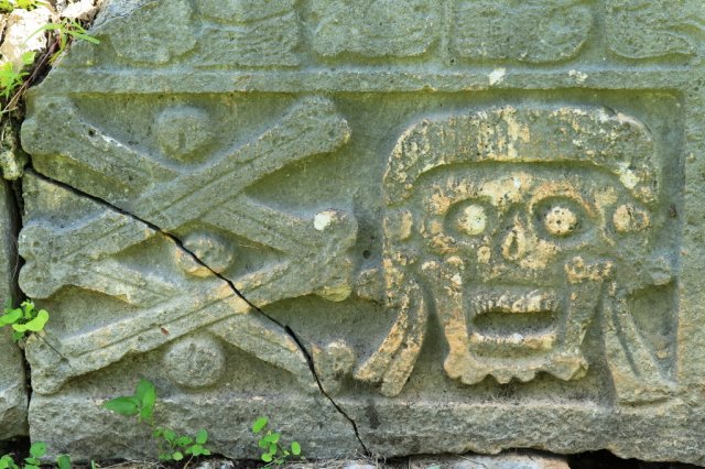Totenkopf, Friedhofsgruppe, Uxmal