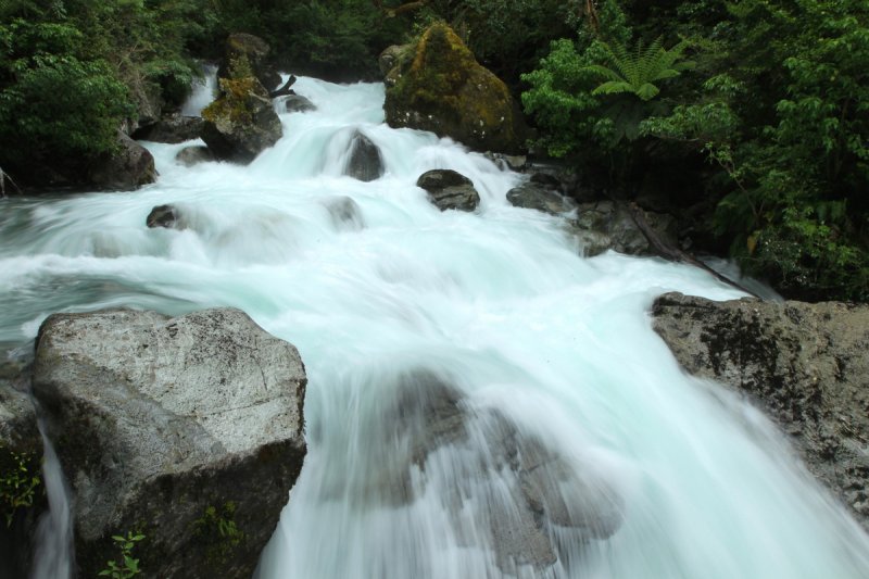 Lake Marian Falls, Fjordland NP