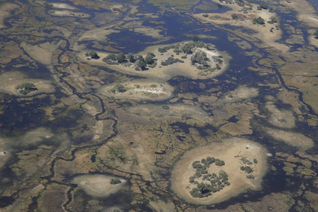 Flug über das Okavango-Delta