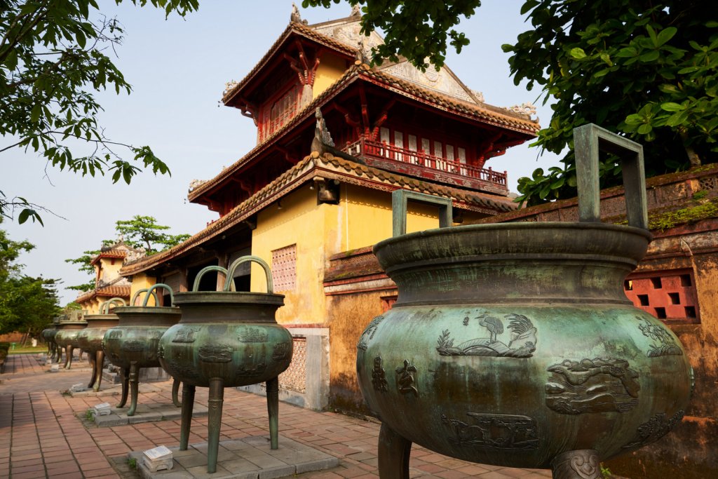 Neun Dynastische Urnen, Kaiserstadt Hué